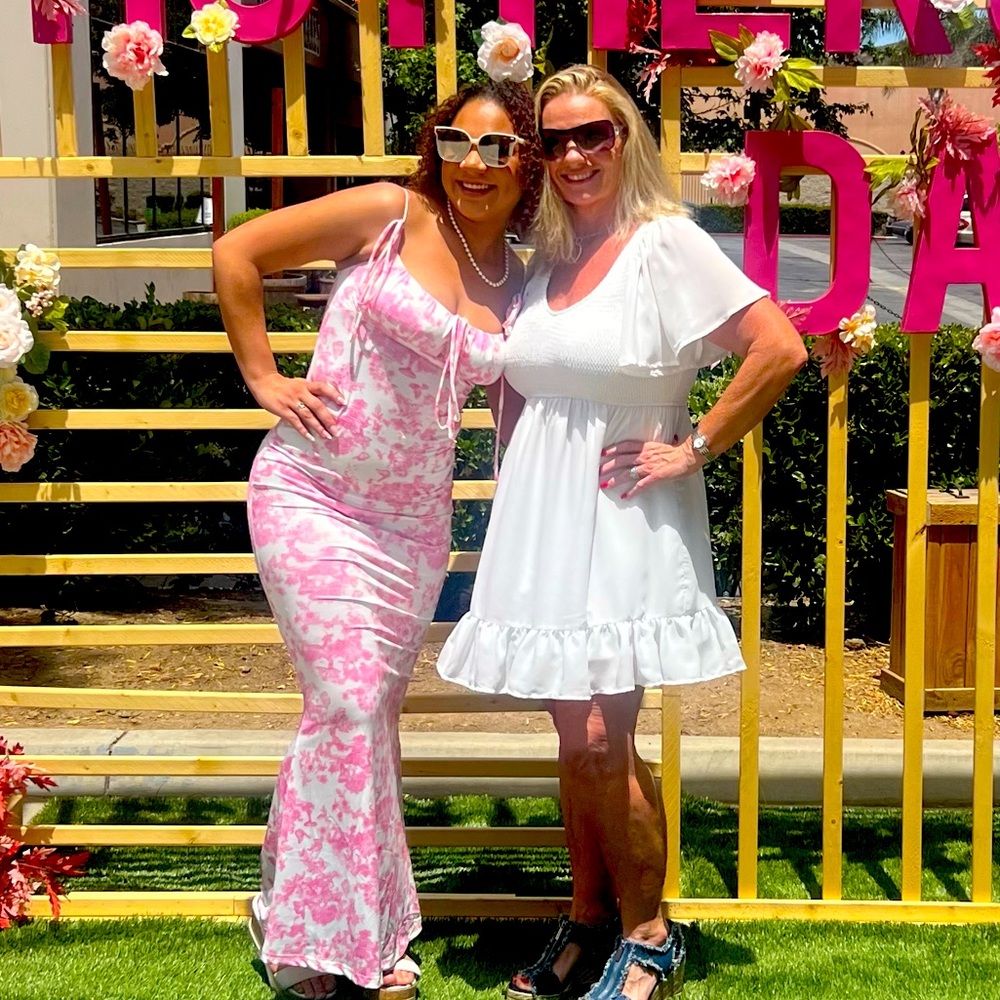 Meet your Poshers, Kristin & Jillian! We are a mother/daughter power team!